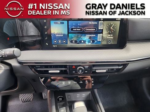 New 2025 Nissan Kicks SR image 3