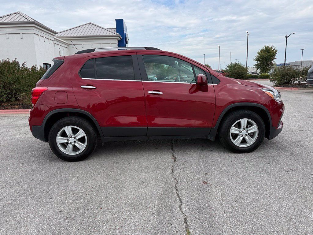 Used 2020 Chevrolet Trax LT w/ Driver Confidence Package FWD image 8