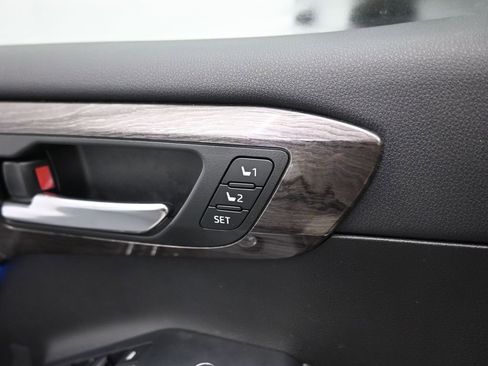 Used 2022 Toyota Highlander Limited image 12