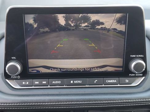 Used 2024 Nissan Rogue SV FWD image 19