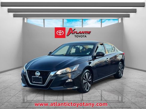 Used 2022 Nissan Altima 2.5 SV image 2