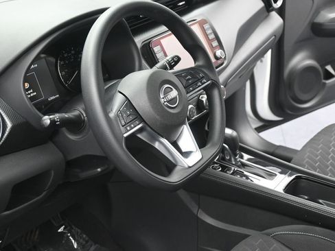 Used 2023 Nissan Kicks SV image 7