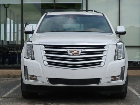 Used 2017 Cadillac Escalade Platinum AWD/4WD image 2