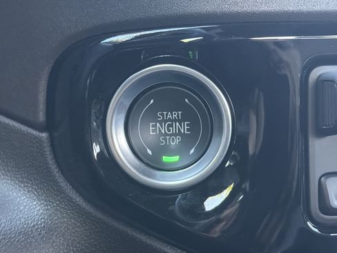 Used 2025 GMC Sierra 2500 SLT image 15