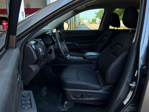 Used 2025 Nissan Pathfinder SV FWD image 10