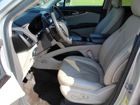 Used 2019 Lincoln Nautilus Reserve FWD image 29