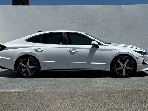 Used 2023 Hyundai Sonata SE FWD image 2