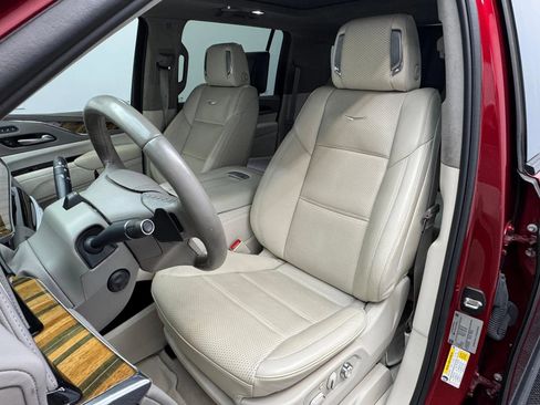 Used 2023 Cadillac Escalade ESV Sport Platinum w/ Heavy-Duty Trailer Package AWD/4WD image 12