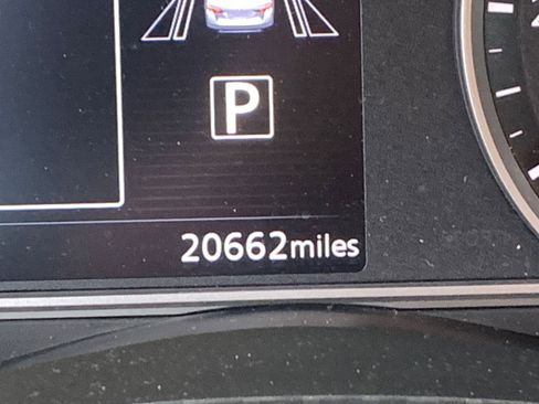 Used 2025 Nissan Versa SV image 9