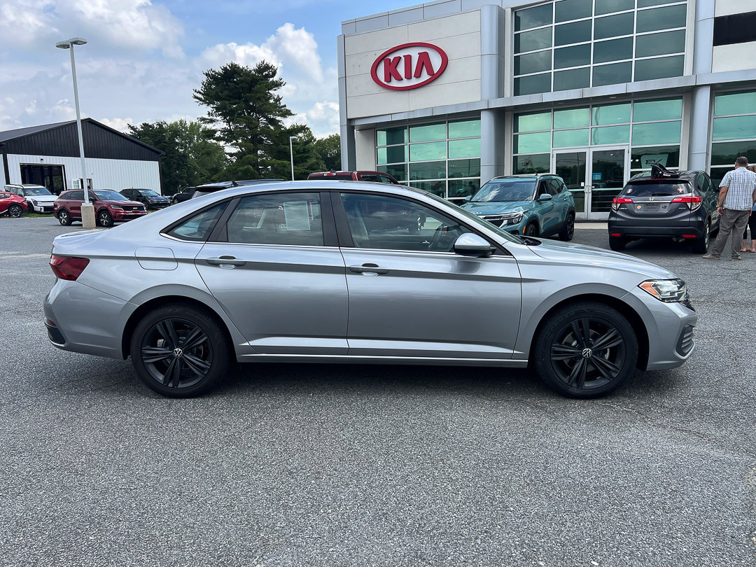 Used 2022 Volkswagen Jetta SE FWD image 6