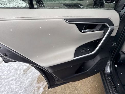 Used 2022 Toyota RAV4 Limited image 25