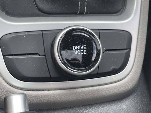 Used 2024 Hyundai Venue SEL FWD image 20