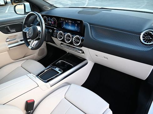 Certified 2025 Mercedes-Benz GLA 250 image 9