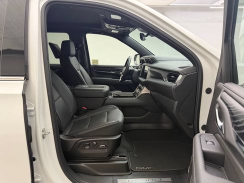Used 2024 GMC Yukon XL Denali w/ Advanced Technology Package AWD/4WD image 26