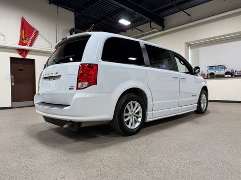 Used 2019 Dodge Grand Caravan SXT FWD image 6
