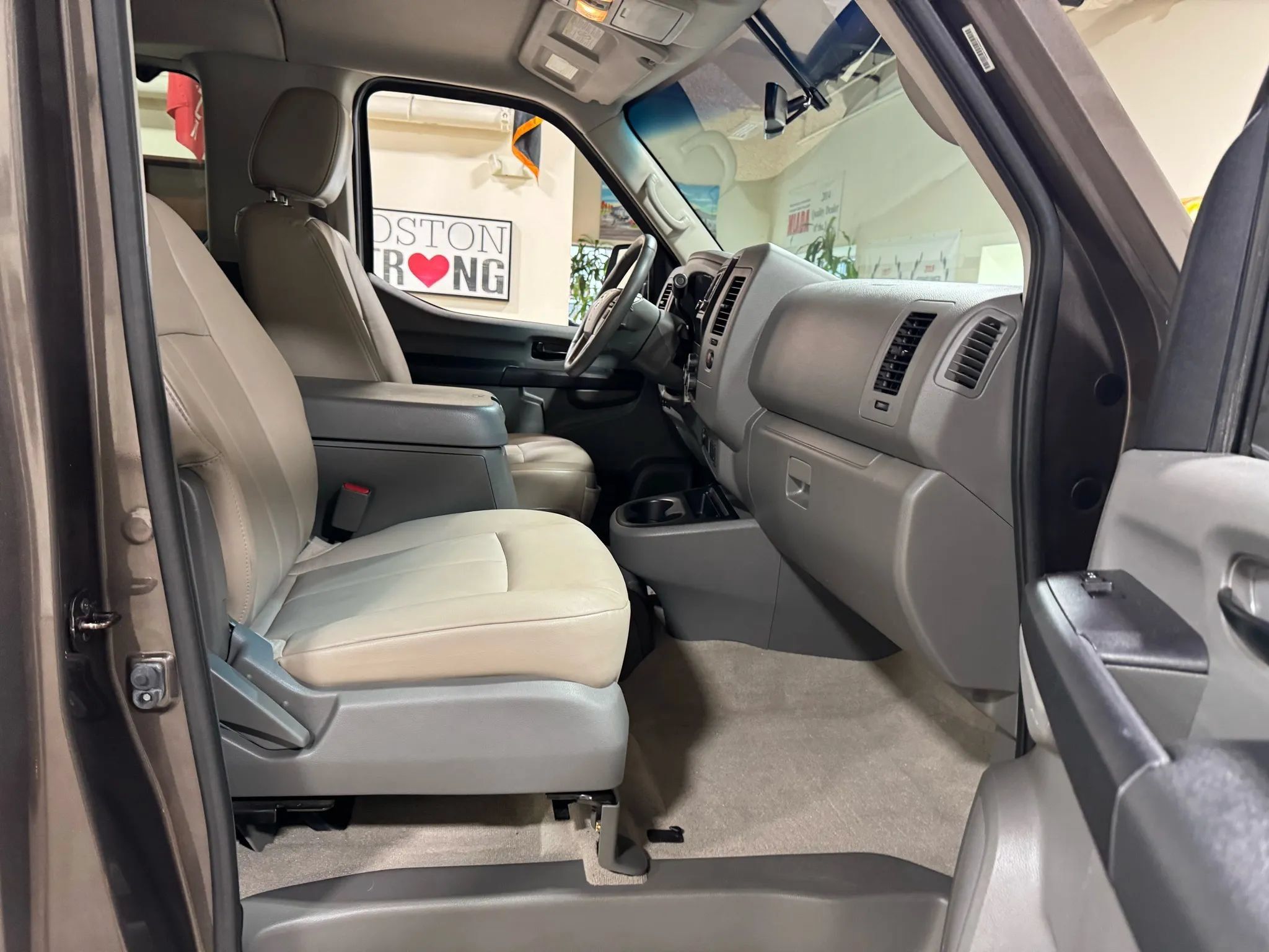 Used 2018 Nissan NV 3500 SL RWD image 35