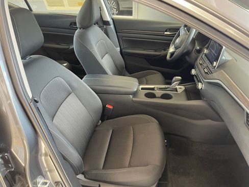 Used 2025 Nissan Altima 2.5 SV image 27
