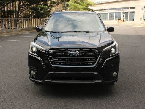 Used 2023 Subaru Forester Premium AWD/4WD image 3
