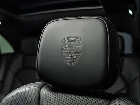 Certified 2026 Porsche Macan AWD/4WD image 23