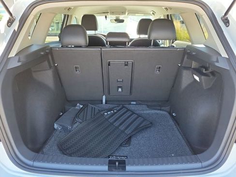New 2026 Volkswagen Taos SE FWD image 9
