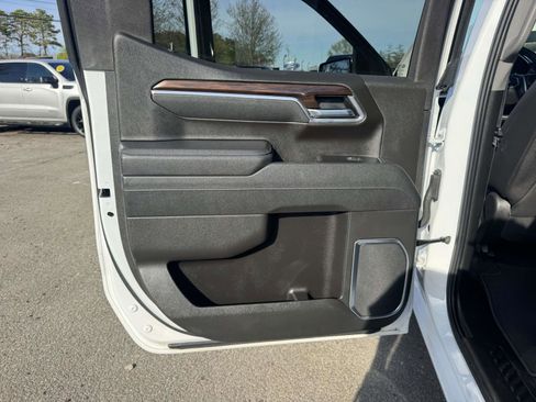 Used 2025 GMC Sierra 1500 SLT AWD/4WD image 25