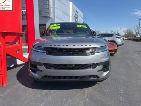 Used 2025 Land Rover Range Rover Sport SE AWD/4WD image 6