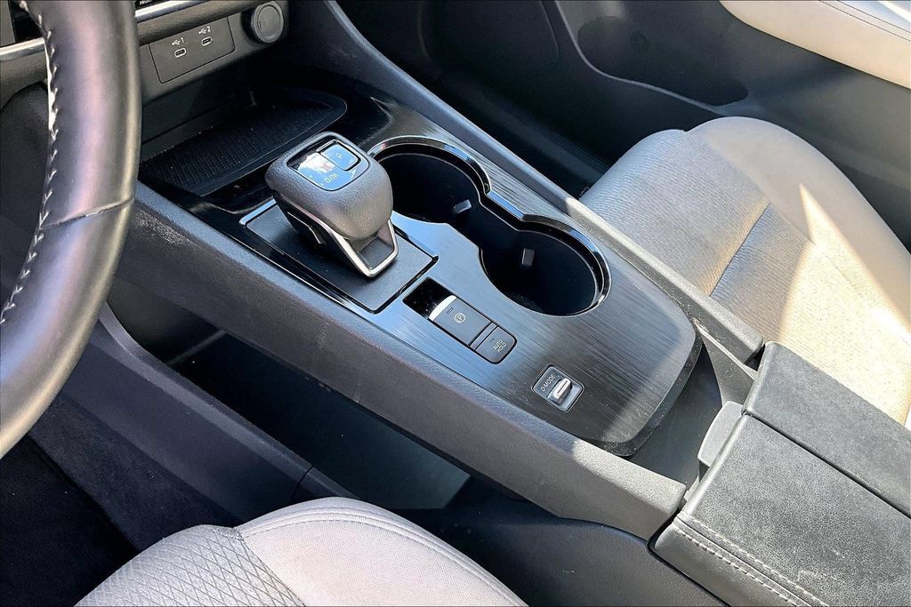 Used 2025 Nissan Rogue SV FWD image 17