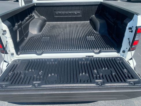 Used 2025 Nissan Frontier Pro-X RWD image 11