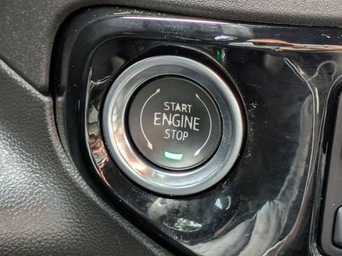 Used 2025 Chevrolet Silverado 1500 ZR2 image 31