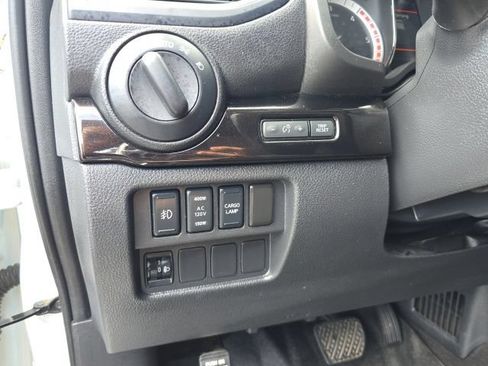 Used 2019 Nissan Titan SV w/ SV Convenience Package AWD/4WD image 15