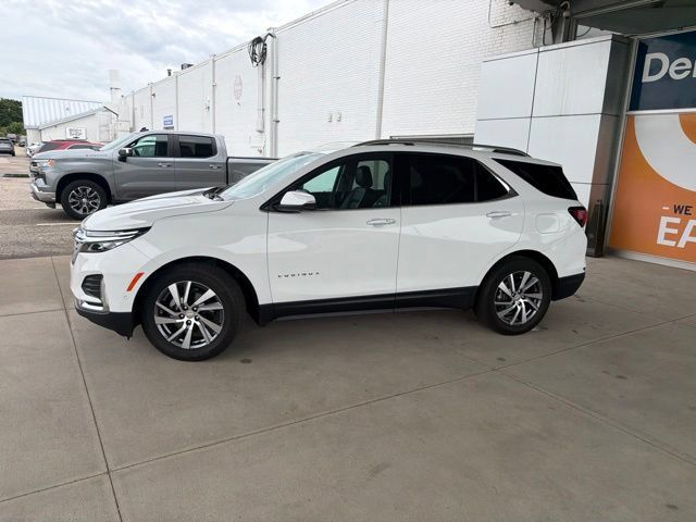 Used 2022 Chevrolet Equinox Premier AWD/4WD image 4