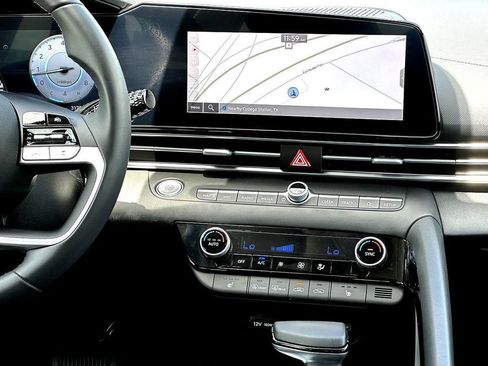 Used 2024 Hyundai Elantra SEL w/ Convenience Package FWD image 31