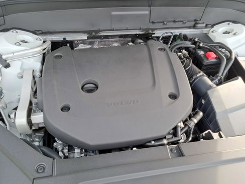 New 2026 Volvo XC90 B6 Plus w/ Protection Package Premier image 9