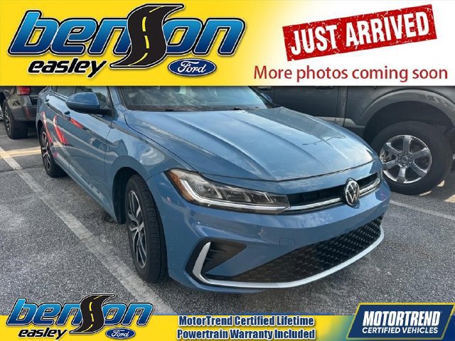 Used 2025 Volkswagen Jetta SE FWD image 1