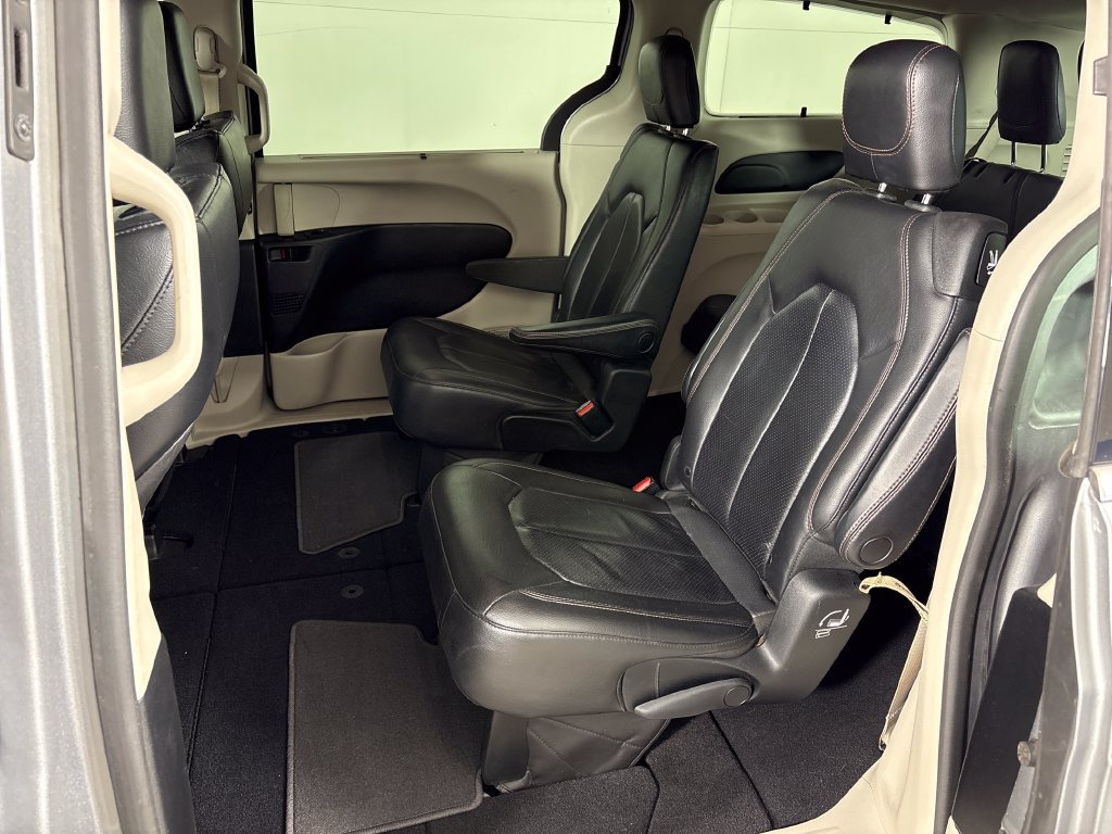 Used 2019 Chrysler Pacifica Touring-L FWD image 30