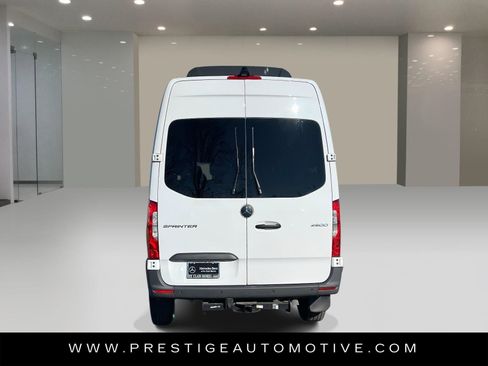 Used 2024 Mercedes-Benz Sprinter 2500 image 4