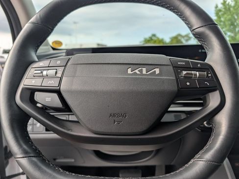 Used 2026 Kia Sportage EX FWD image 32