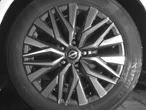 Used 2025 Nissan Altima 2.5 SV FWD image 14