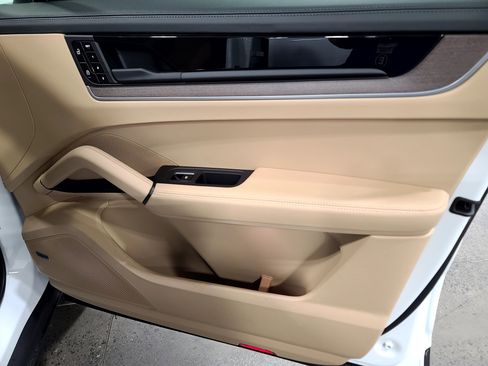 New 2026 Porsche Cayenne image 28