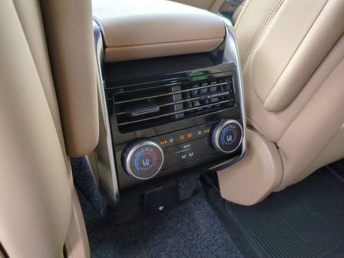 New 2026 Land Rover Range Rover Long Wheelbase SE AWD/4WD image 13