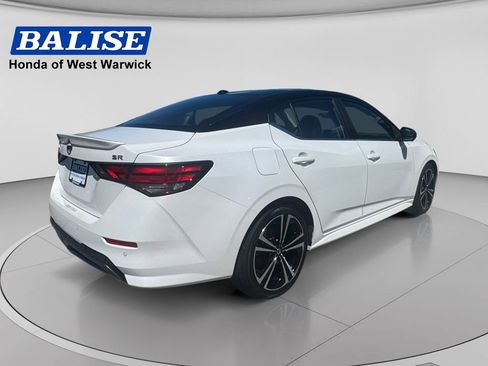 Used 2022 Nissan Sentra SR w/ SR Premium Package FWD image 5