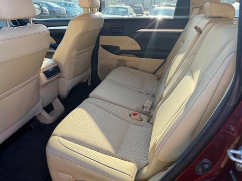 Used 2014 Toyota Highlander Plus image 12