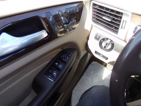Used 2014 Mercedes-Benz ML 350 2WD image 52