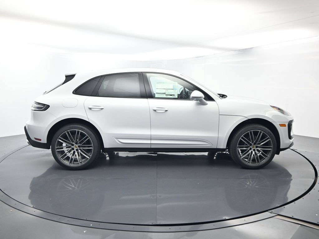 Certified 2026 Porsche Macan AWD/4WD image 16