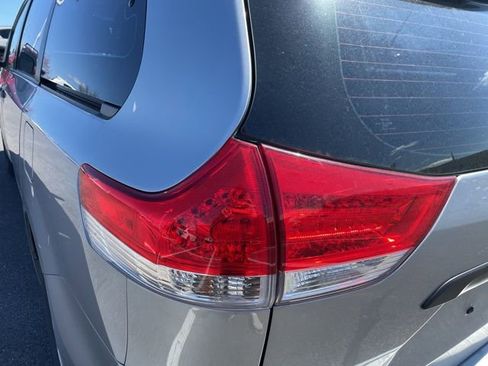Used 2012 Toyota Sienna image 16