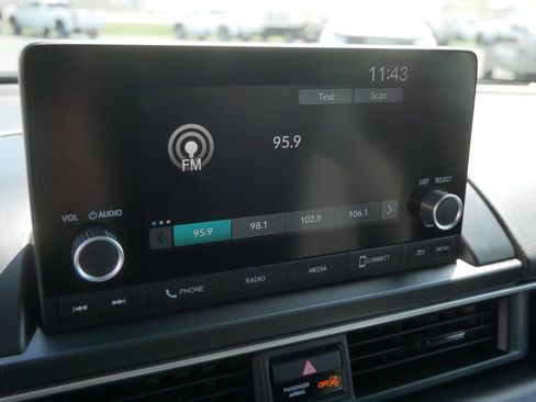 Used 2025 Honda Pilot Sport image 29