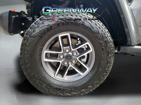 Used 2025 Jeep Gladiator Mojave w/ Convenience Group AWD/4WD image 31