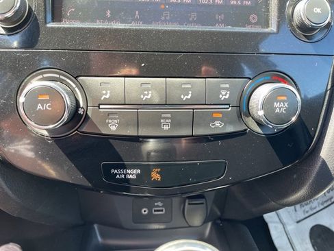 Used 2018 Nissan Rogue S image 17