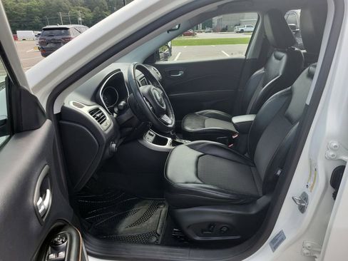 Used 2017 Jeep Compass Latitude w/ Cold Weather Group FWD image 27