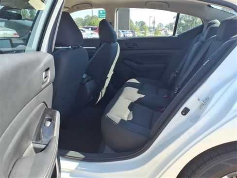 Used 2023 Nissan Altima 2.5 SV image 13